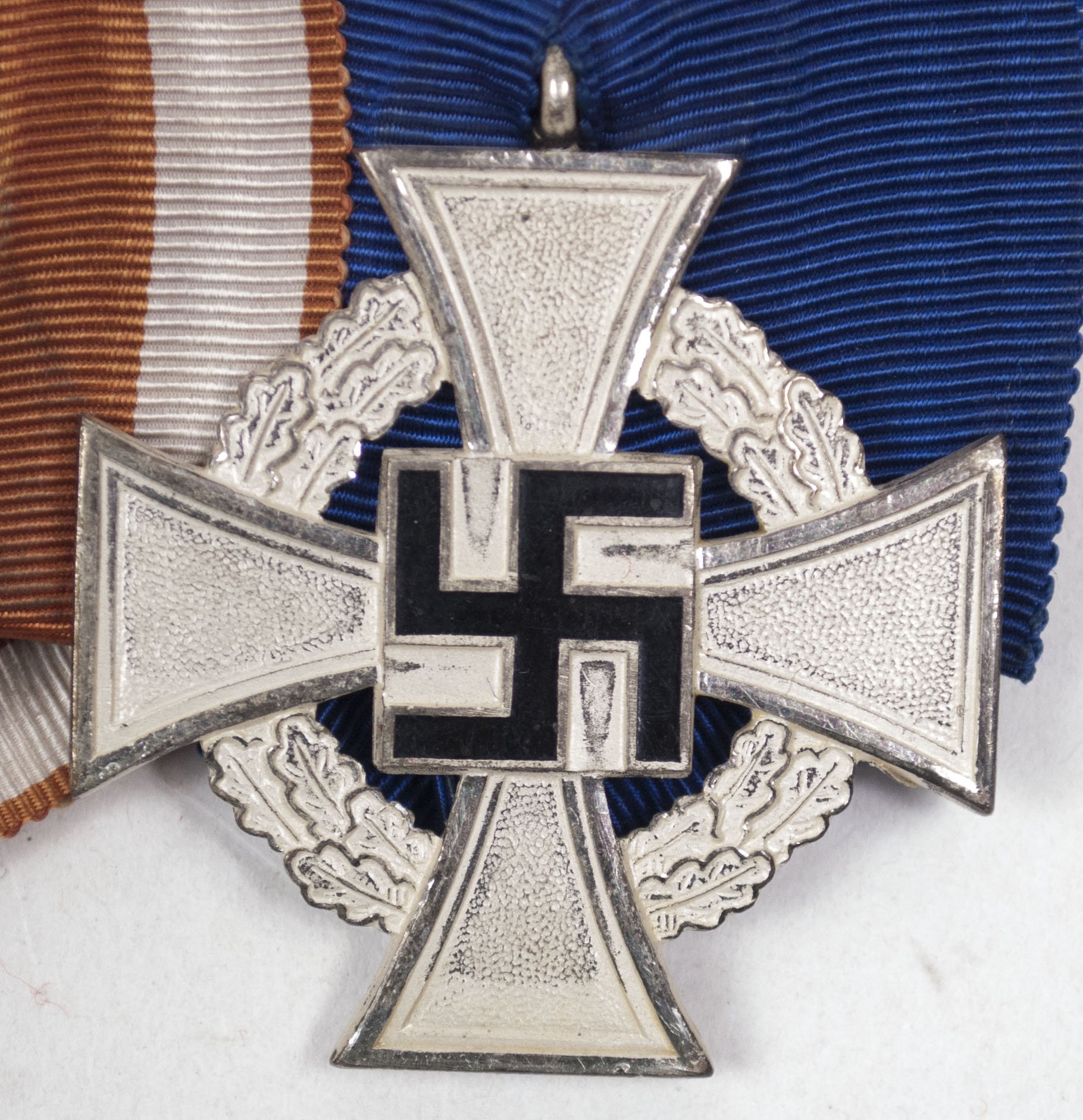 (Hessen) Medalbar with Kriegsehrenzeichen, Nichtkämpfer Ehrenkreuz, Dienstauszeichnung 25 Jahre, Treue Dienst 25 Jahre Kreuz — image 7
