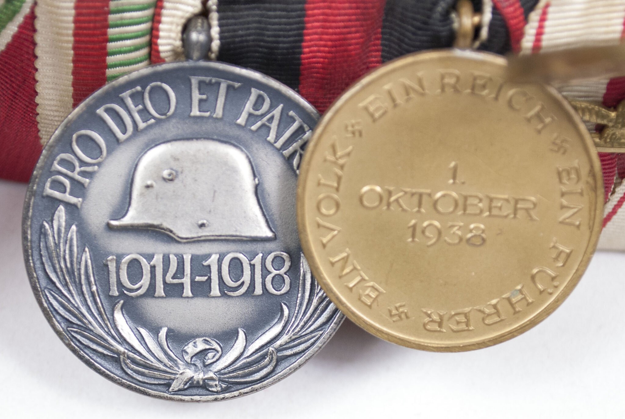 (Sachsen) Medalbar with WWI Ek2, Albrechtsorden Ritterkreuz 2e Klasse, FEK, WWII Sudeten annexation medal + WWII Commemorative medals — image 10