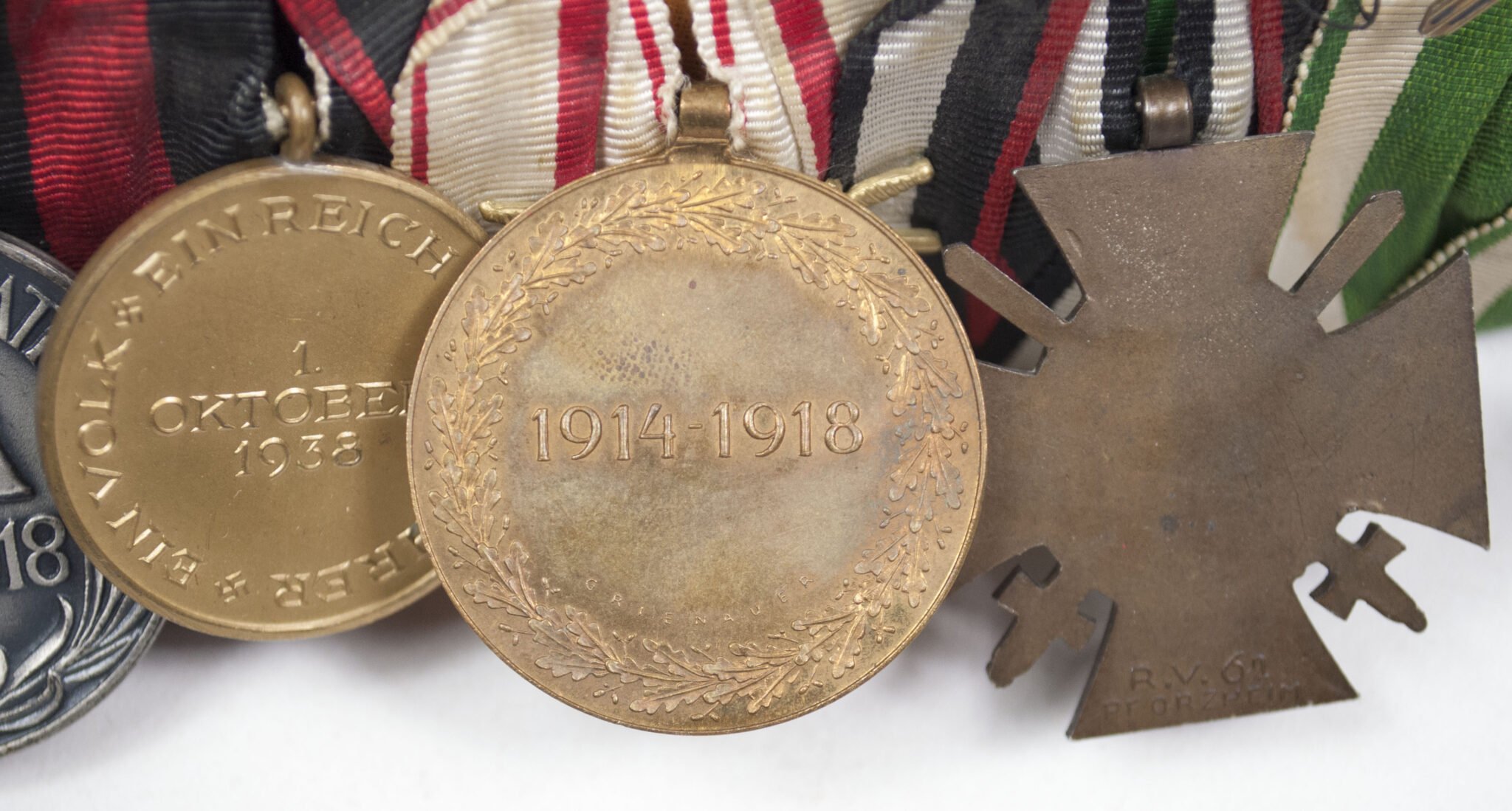 (Sachsen) Medalbar with WWI Ek2, Albrechtsorden Ritterkreuz 2e Klasse, FEK, WWII Sudeten annexation medal + WWII Commemorative medals — image 12