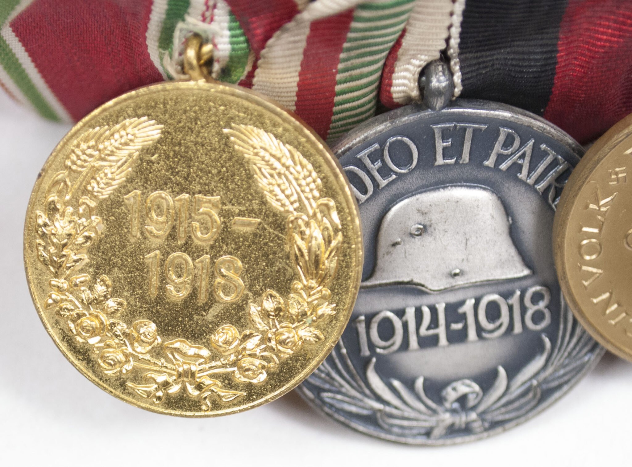 (Sachsen) Medalbar with WWI Ek2, Albrechtsorden Ritterkreuz 2e Klasse, FEK, WWII Sudeten annexation medal + WWII Commemorative medals — image 9