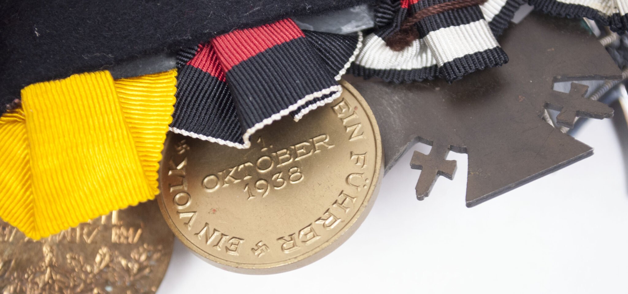 WWI / WWII medalbar with EK2, FEK, Sudeten annexation medaille, Centenary medal — image 9