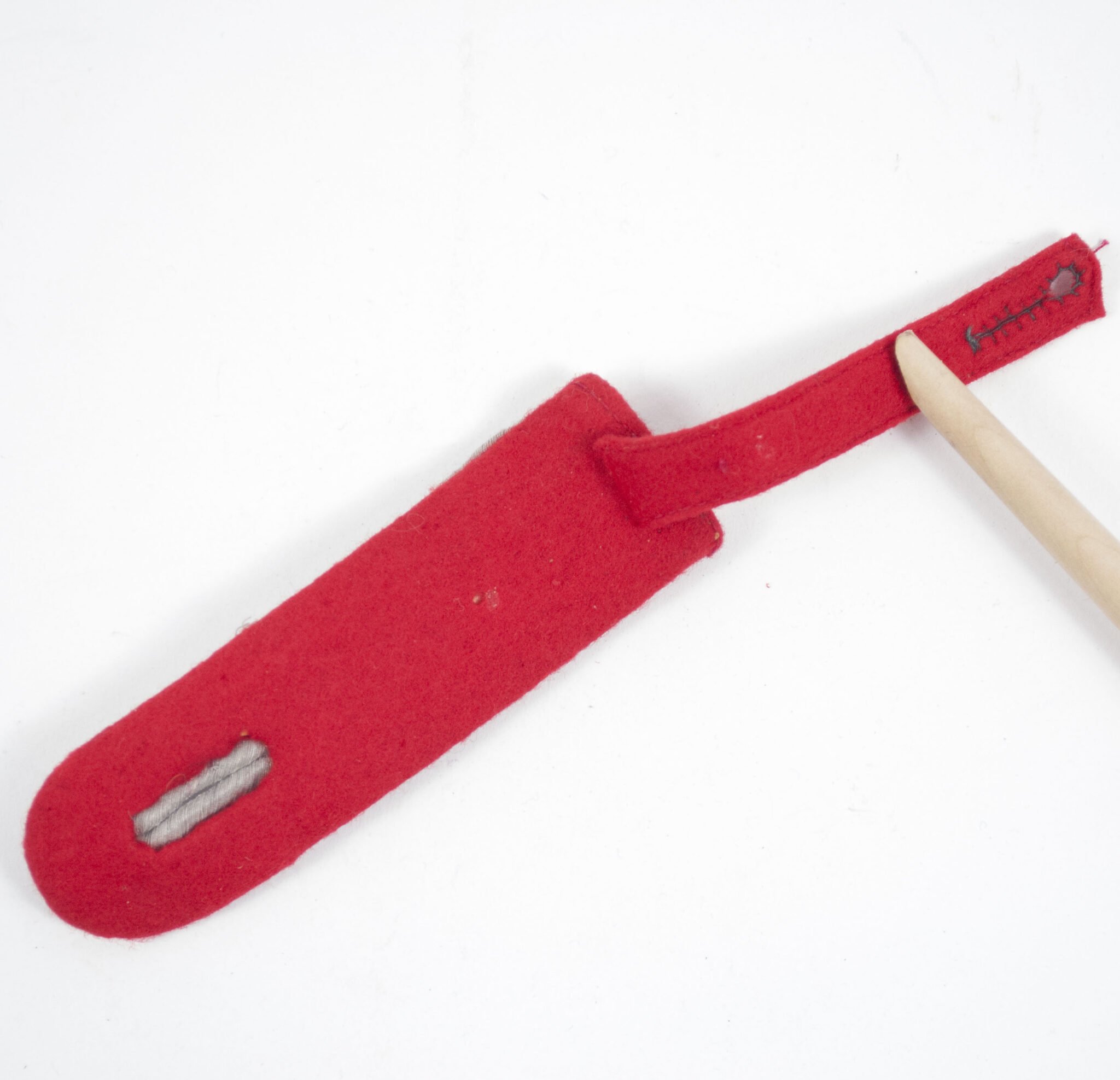 Wehrmacht (heer) Artillerie or Luftwaffe Flak single slip on shoulderboard in rank of Leutnant — image 3