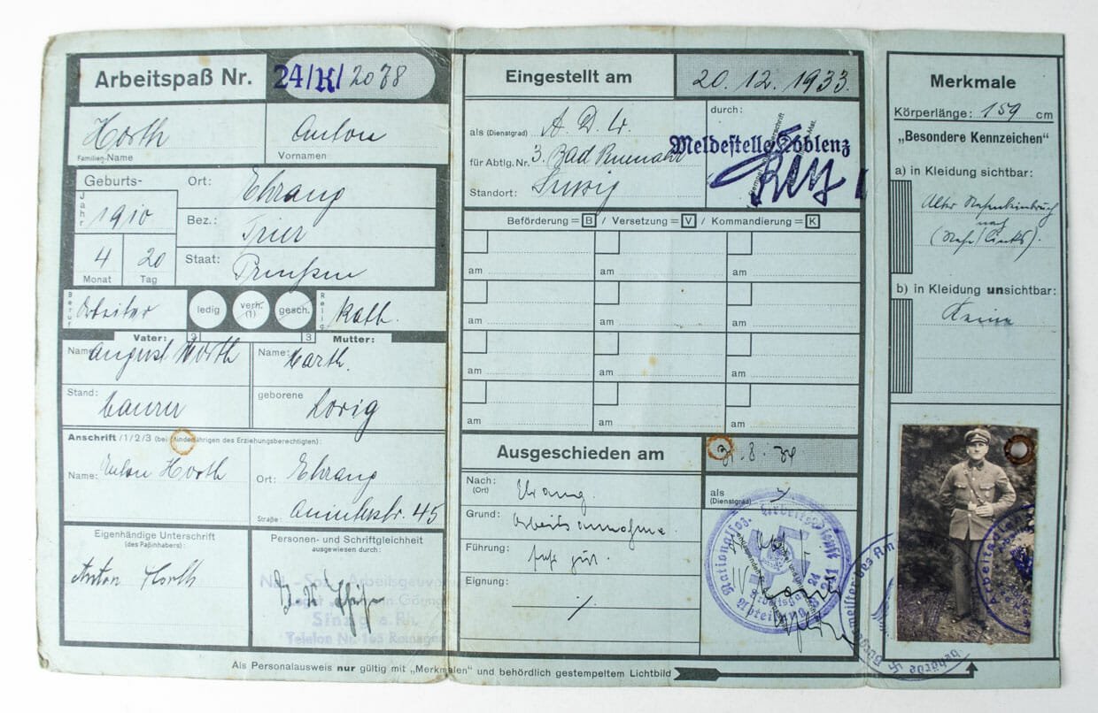 RAD/FAD Freiwilliger Arbeidsdienst group with passphoto and Arbeitsbuch — image 2