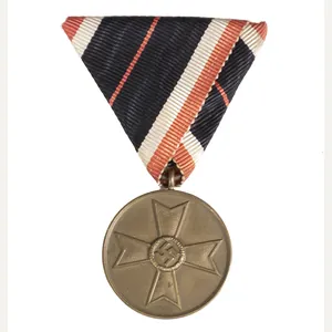 Kriegsverdienstmedaille an 'Dreieicksband'/ War Merit Medal Austrian mount (RARE!)