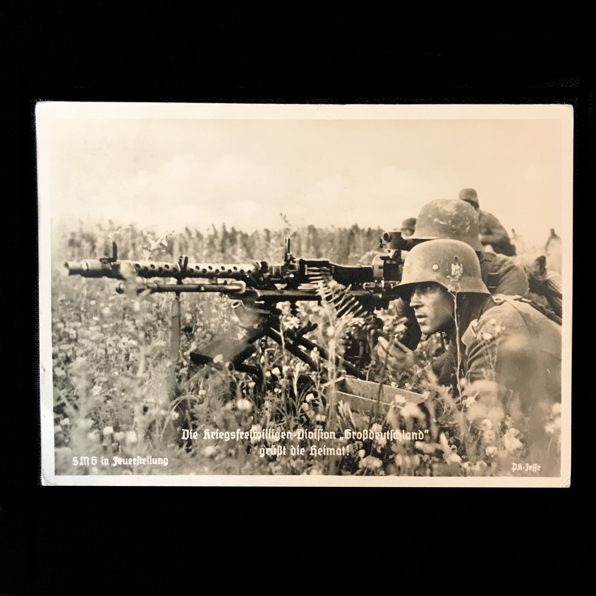 (Postcard) Die Kriegsfreiwilligen Division 'grossdeutschland' Grusst die Heimat! – SMG in Feuerstellung — image 3
