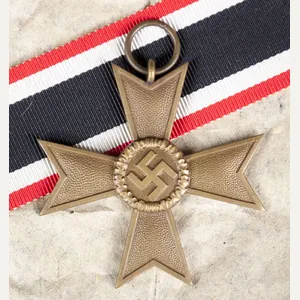 Kriegsverdienstkreuz ohne Schwerter (KVK) / War Merit Cross without Swords …