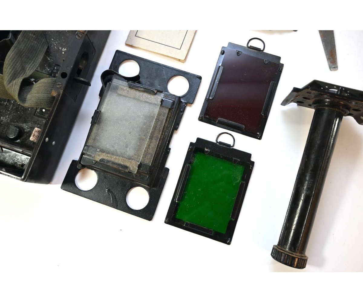 Wehrmacht Bakelite Lantern Spare Parts Box — image 2