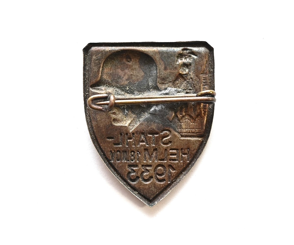 Stahlhelm 18.Nov. 1933 Abzeichen — image 2