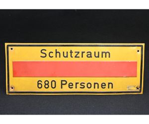 Luftschutz 'Schutzraum 680 Personen' Wall Sign