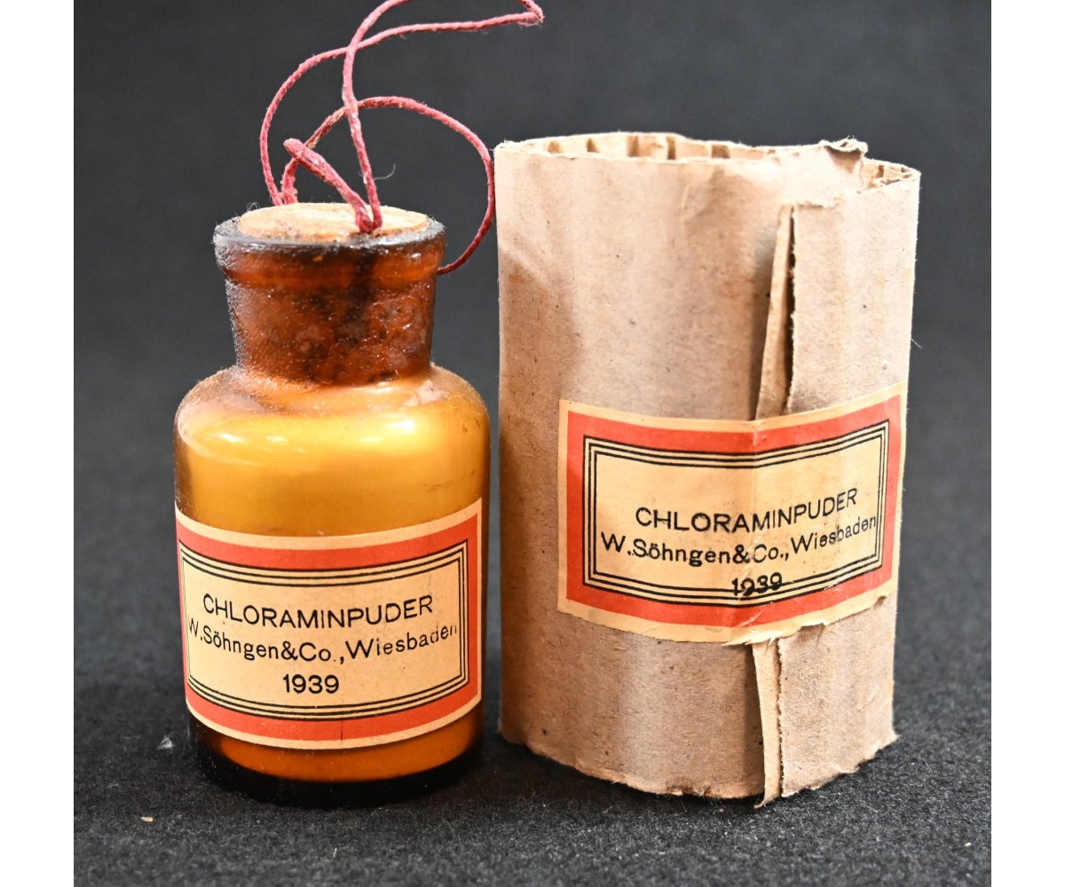 German Medical 'Chloramin-Puder' Bottle 1939 — image 3