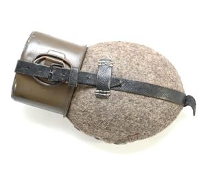 Matching Wehrmacht M31 Canteen (C.& C.W.43)