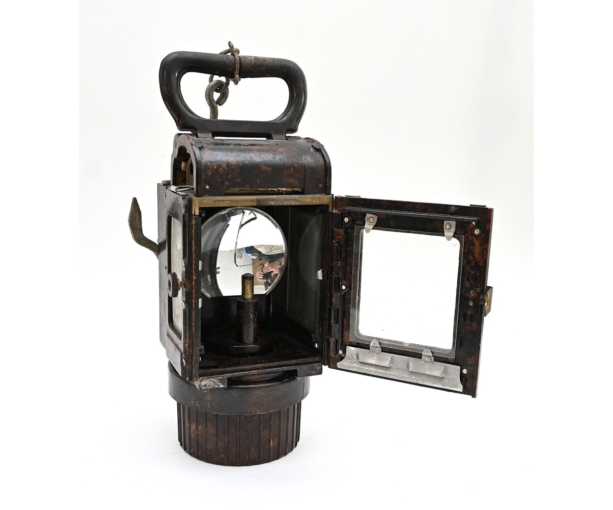 Wehrmacht Bakelite Einheitslaterne — image 7