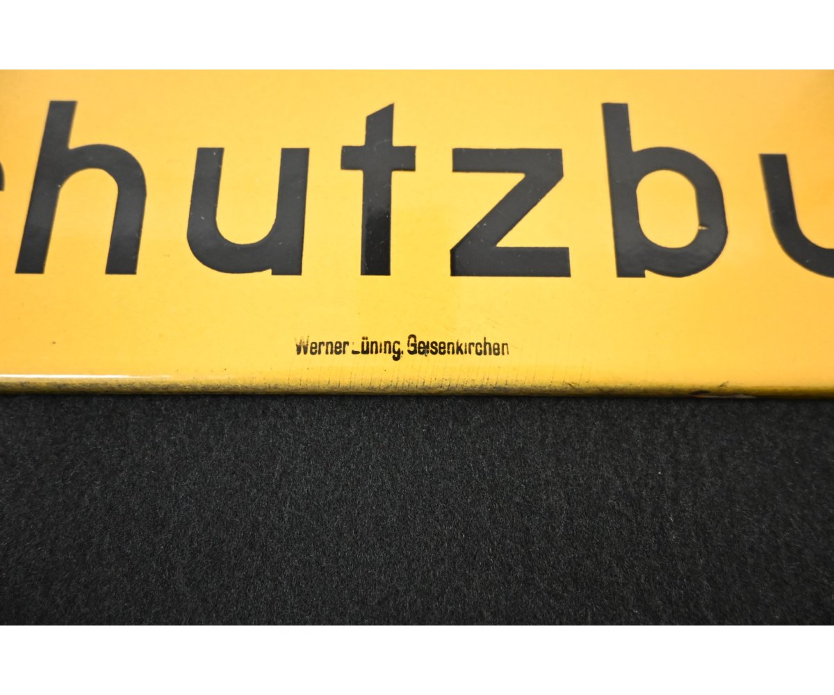 Large! 'Zum Luftschutzraum' Wall Sign — image 4