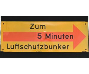 Large! 'Zum Luftschutzraum' Wall Sign