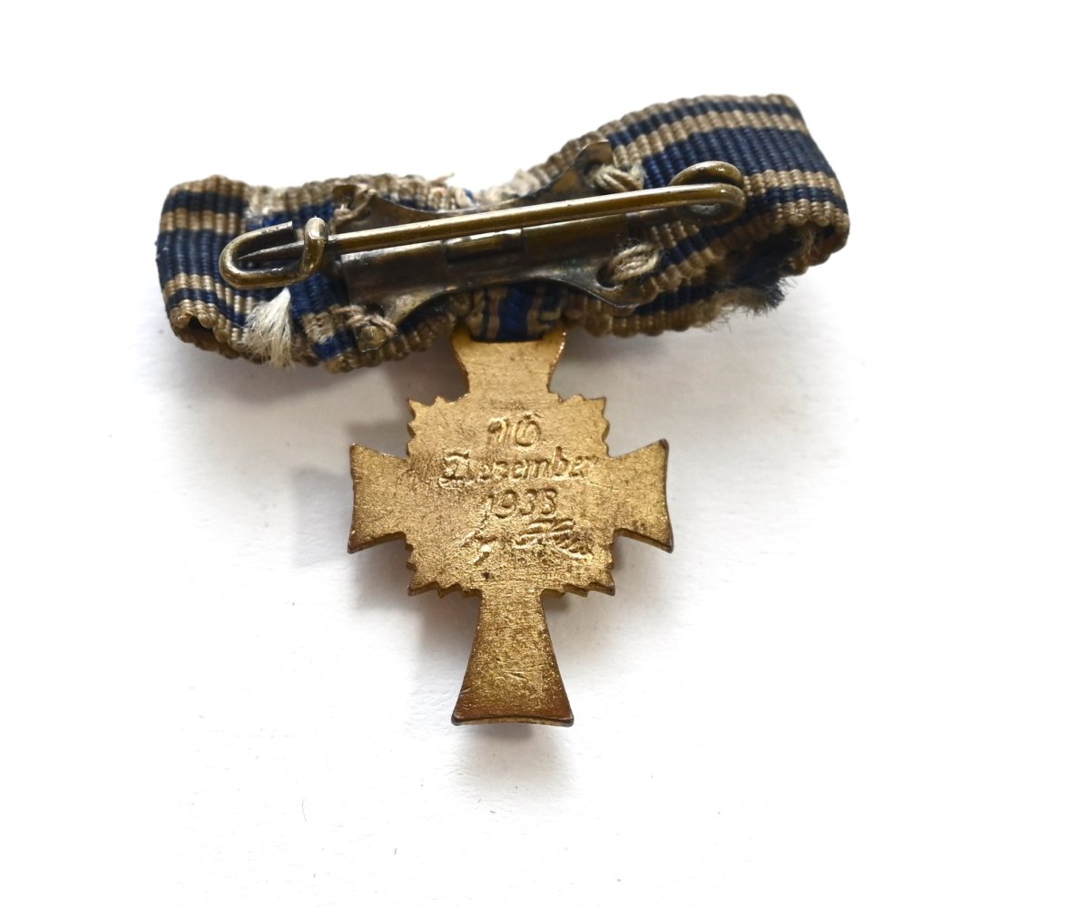 Miniature Mother's Cross in Gold — image 2