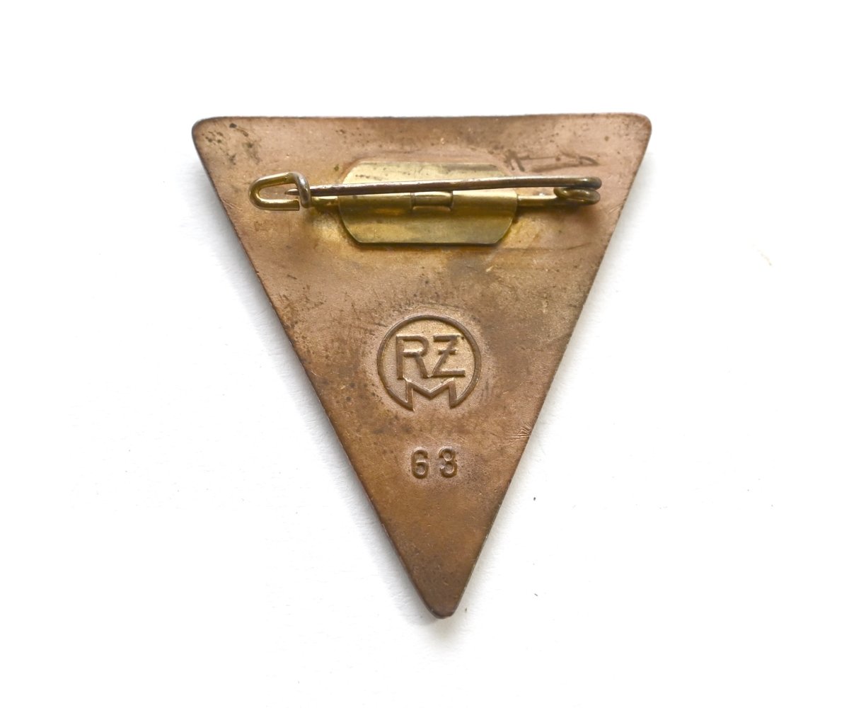 Large 'Nat.Soz. Frauenschaft' Abzeichen (RZM 63) — image 2