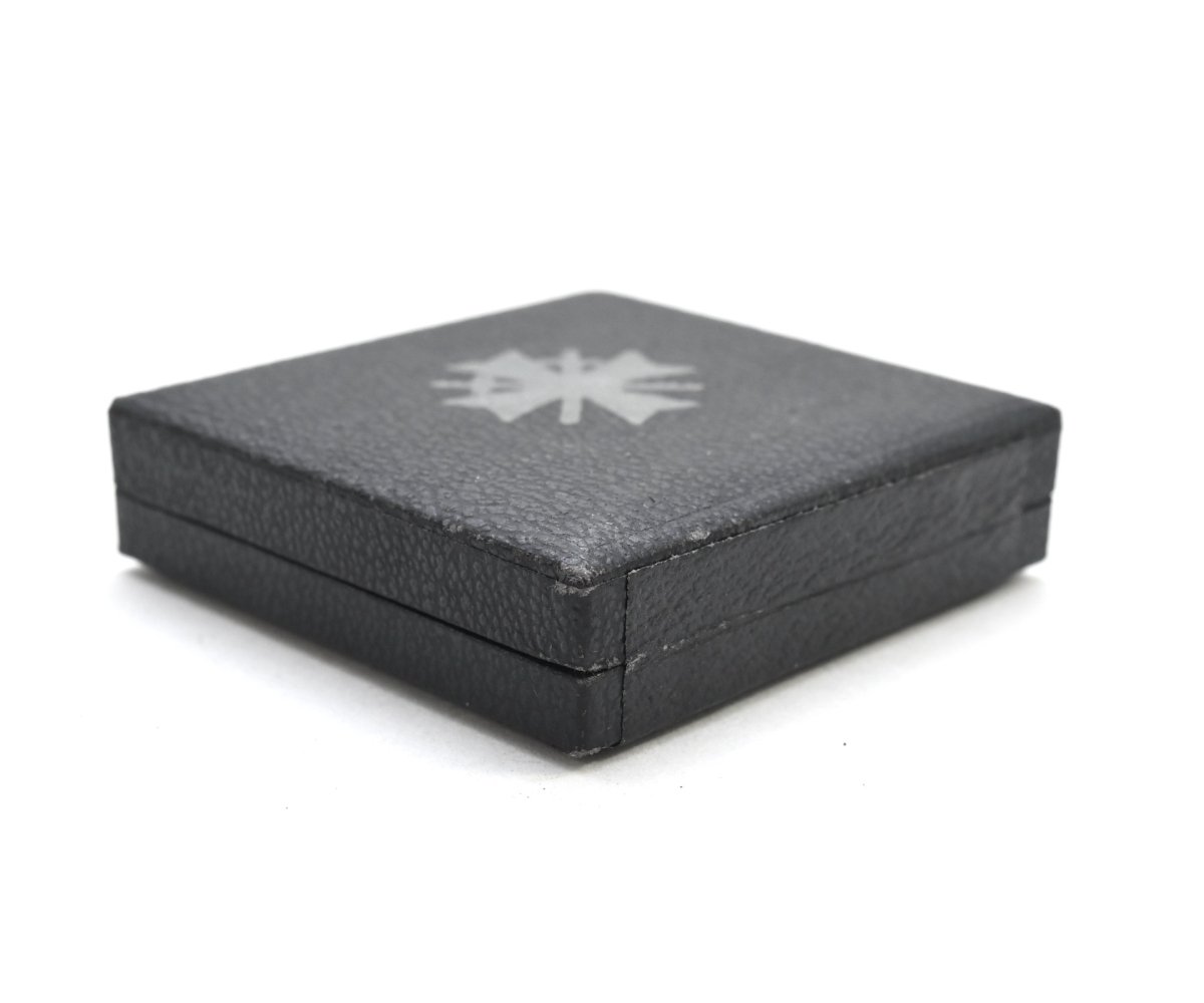 Boxed Kriegsverdienstkreuz 1.Klasse (Deschler) — image 6