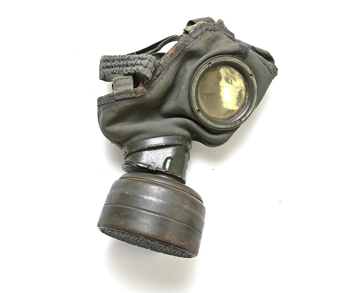 Wehrmacht Canvas Gasmask 1940 — image 2