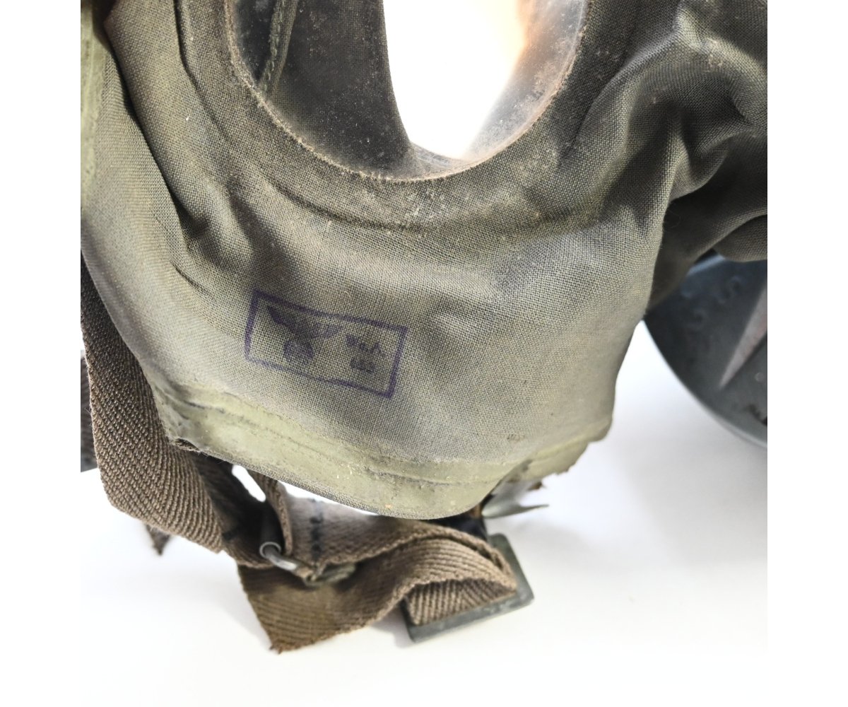 Rare Luftschutz Gasmask in Wooden Box — image 3