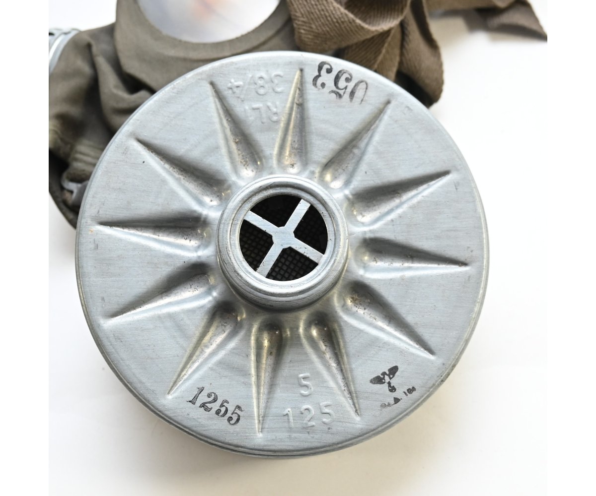 Rare Luftschutz Gasmask in Wooden Box — image 6