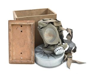 Rare Luftschutz Gasmask in Wooden Box