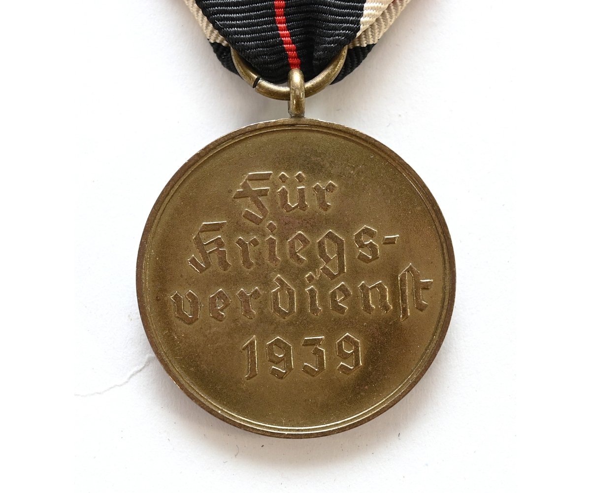 Kriegsverdienstmedaille 'Für Kriegsverdienst 1939' + Ribbon — image 4