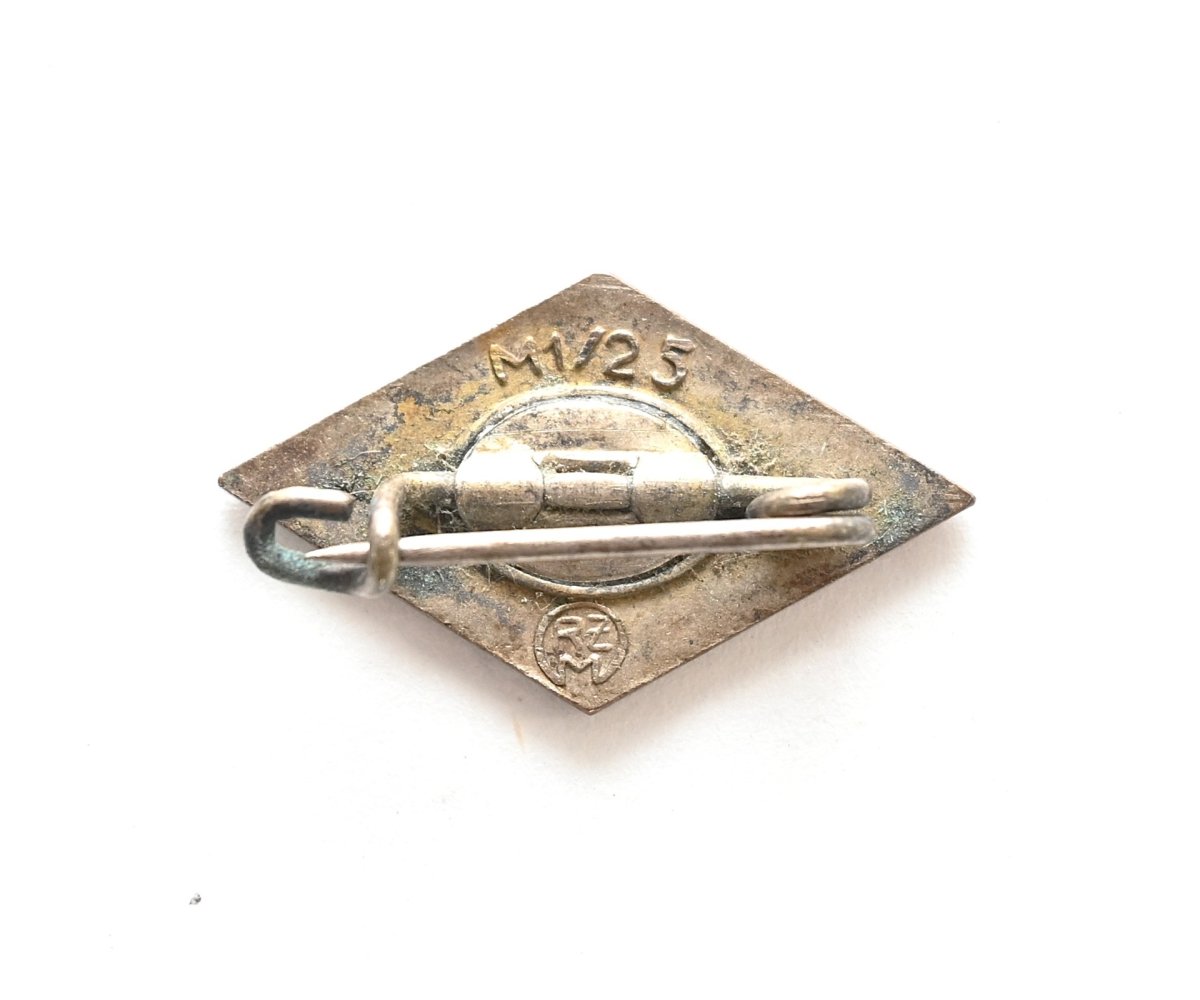 Hitler Jugend Member's Pin (M1/25) — image 2