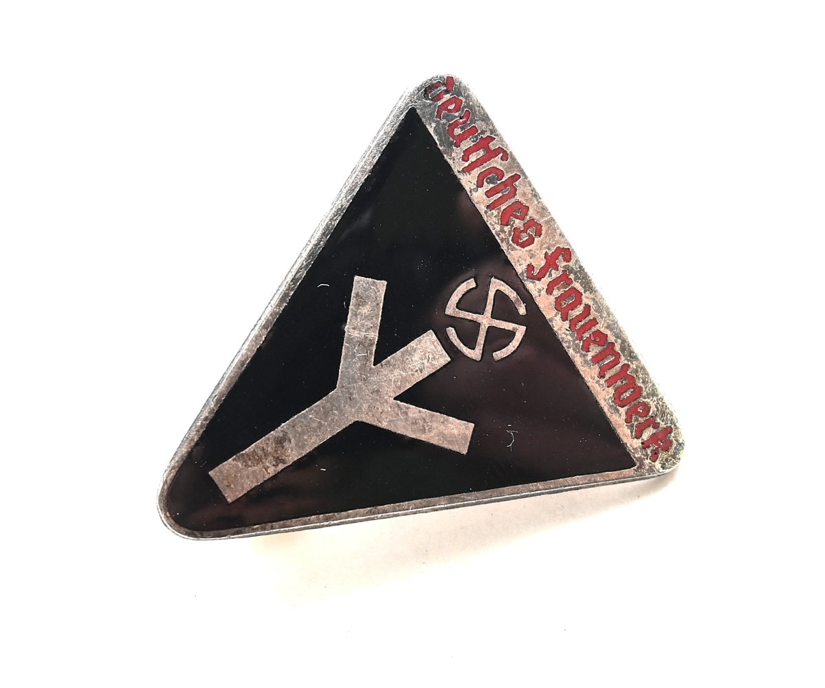 Deutsches Frauenwerk Abzeichen (M1/154) — image 2