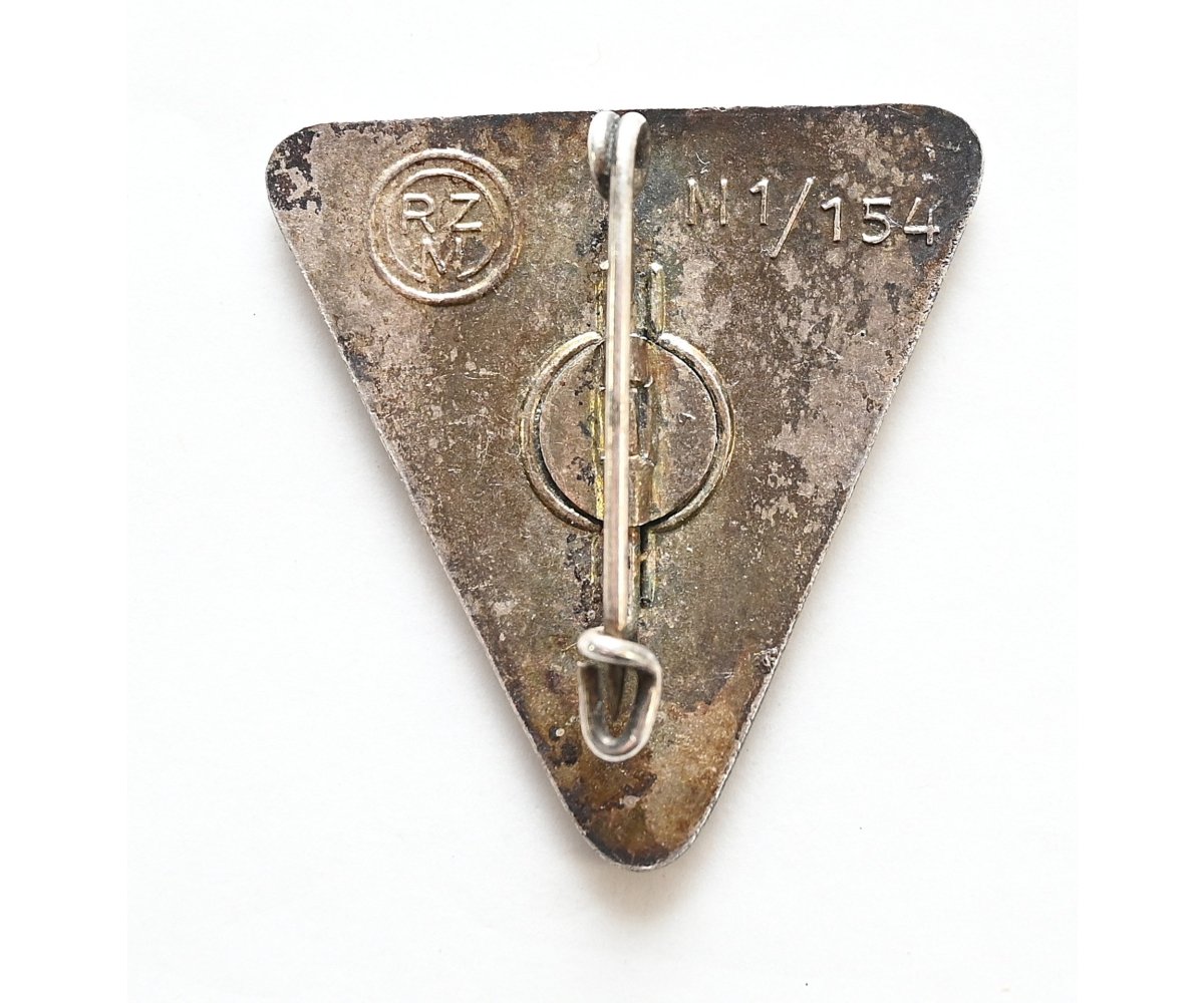 Deutsches Frauenwerk Abzeichen (M1/154) — image 3