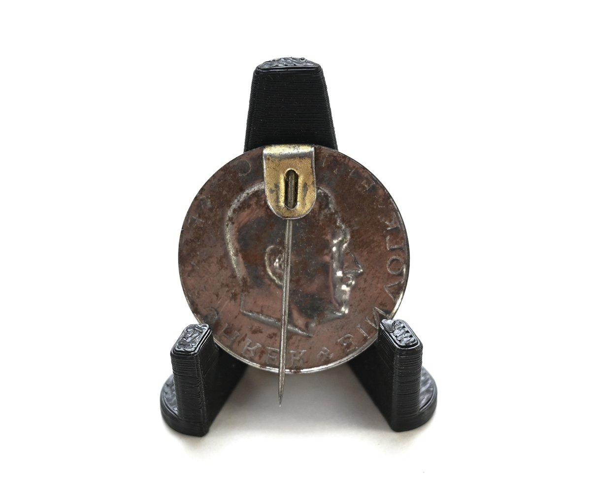 Adolf Hitler 'Tinnie' — image 2