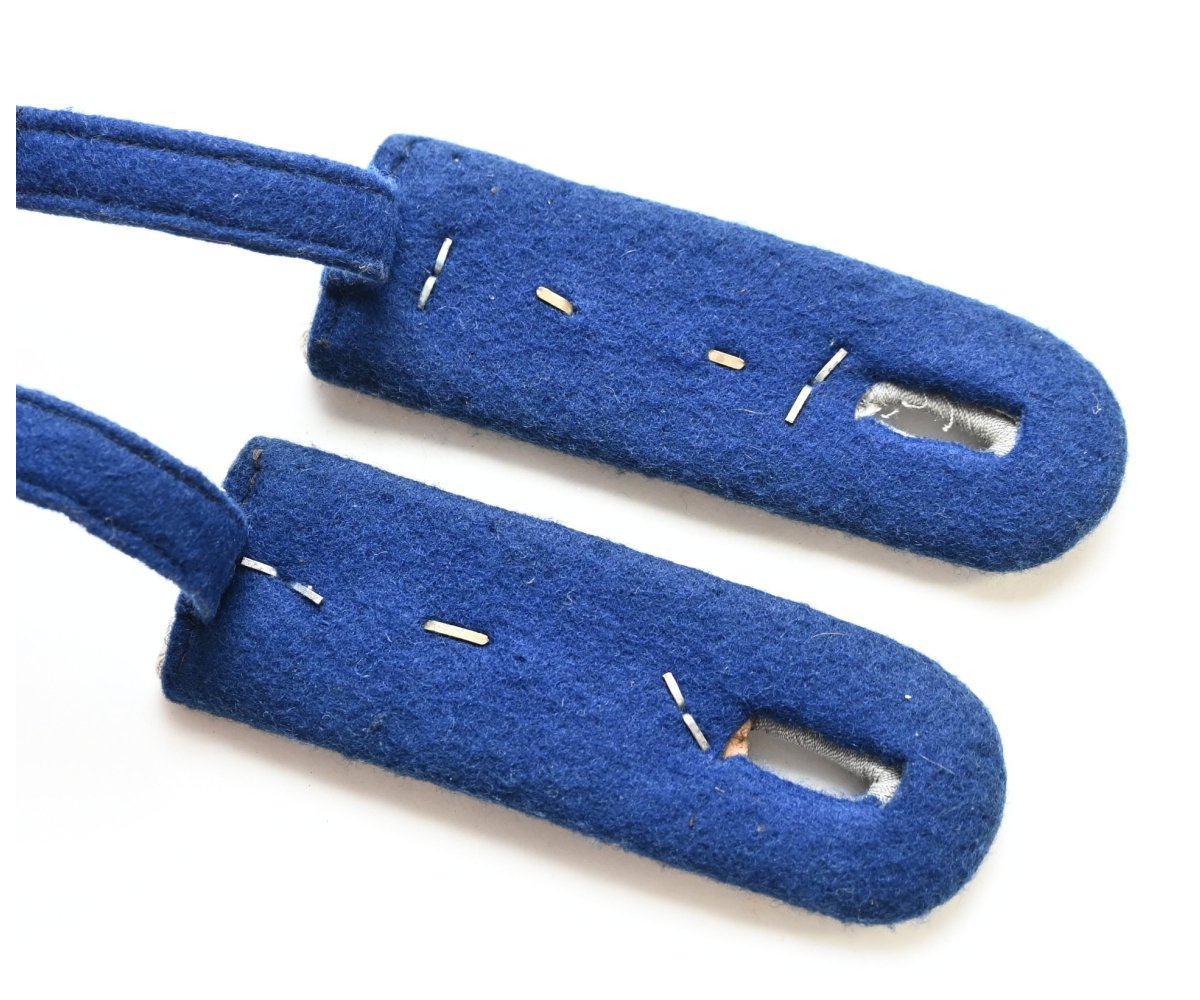 WH Sanitäts Hauptmann Shoulder-Boards — image 4