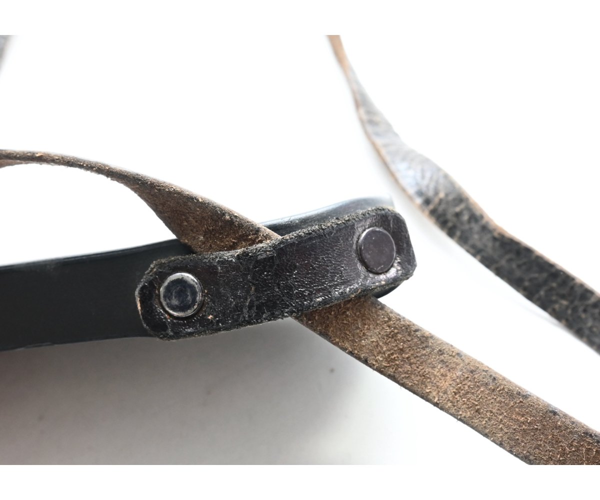 Rubber Dienstglas Lens Cover with strap — image 3