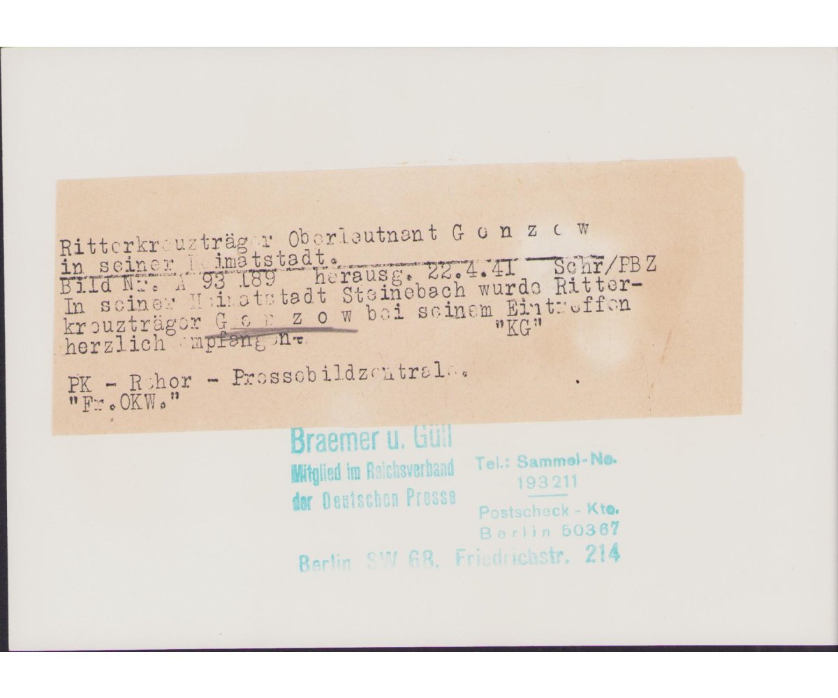 Ritterkreuzträger Oberlutnant Genzow Press Photo — image 2