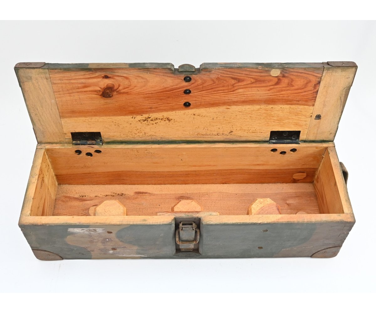 Wooden Camouflaged '6(gr.)Ladg.l.F.H.18' Transport Box — image 11