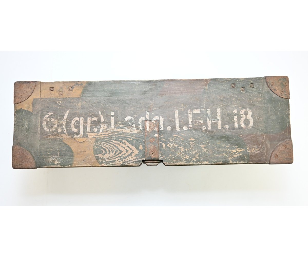 Wooden Camouflaged '6(gr.)Ladg.l.F.H.18' Transport Box — image 2