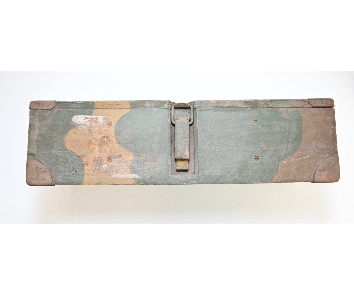 Wooden Camouflaged '6(gr.)Ladg.l.F.H.18' Transport Box — image 3