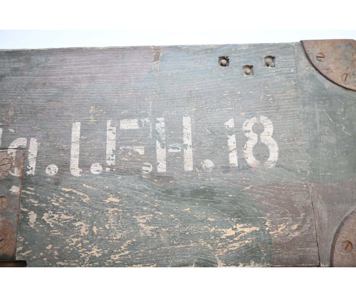 Wooden Camouflaged '6(gr.)Ladg.l.F.H.18' Transport Box — image 5