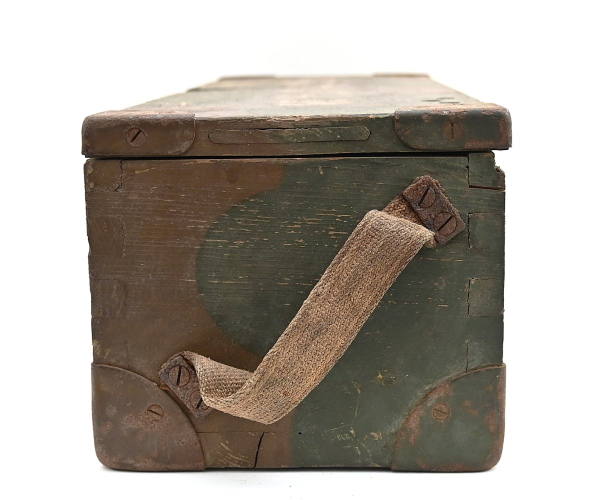 Wooden Camouflaged '6(gr.)Ladg.l.F.H.18' Transport Box — image 9
