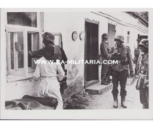 'Haudurchsuchung nach Bolschwiken' Press Photo