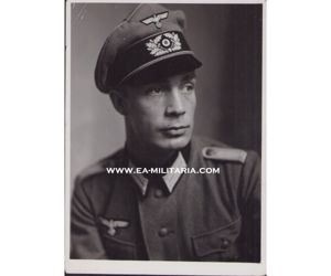 Wehrmacht Leutnant Portrait Crusher Cap