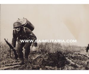 'Essenträger mit dem EKII' Press Photo
