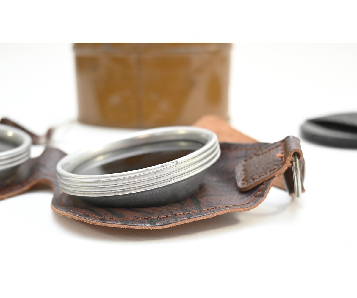 Wehrmacht Leather Staubschutzbrille in Container — image 3