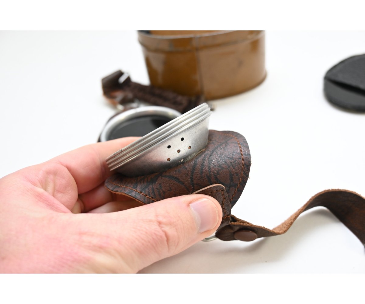 Wehrmacht Leather Staubschutzbrille in Container — image 4