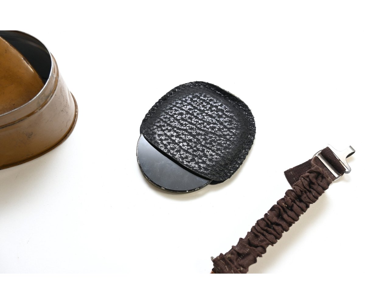 Wehrmacht Leather Staubschutzbrille in Container — image 6