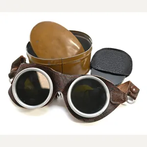 Wehrmacht Leather Staubschutzbrille in Container