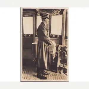 'Der Führer im Kommandostand eines Kriegsschiffes' Postcard