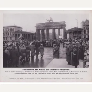 Vorbeimarsch Männer des Volkssturm Bilderkasten Press Photo