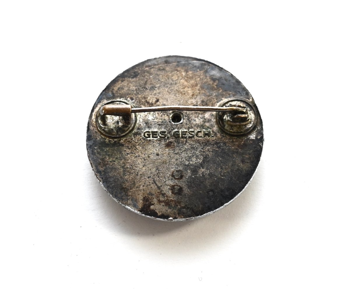 DRK 'Schwesternhelferin' Brooch — image 2