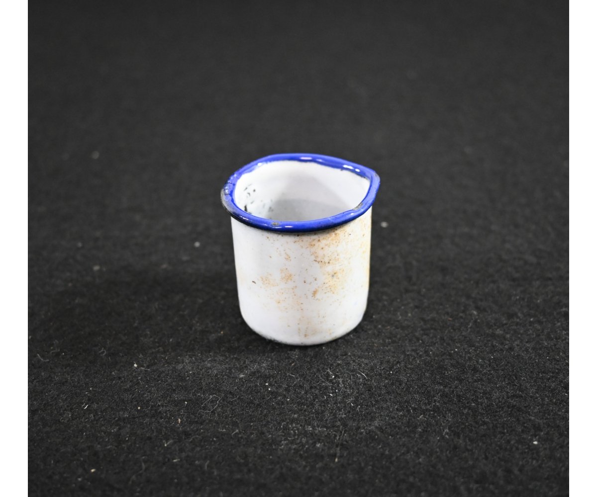 25cc Enameled Medical Measuring Cup — image 3