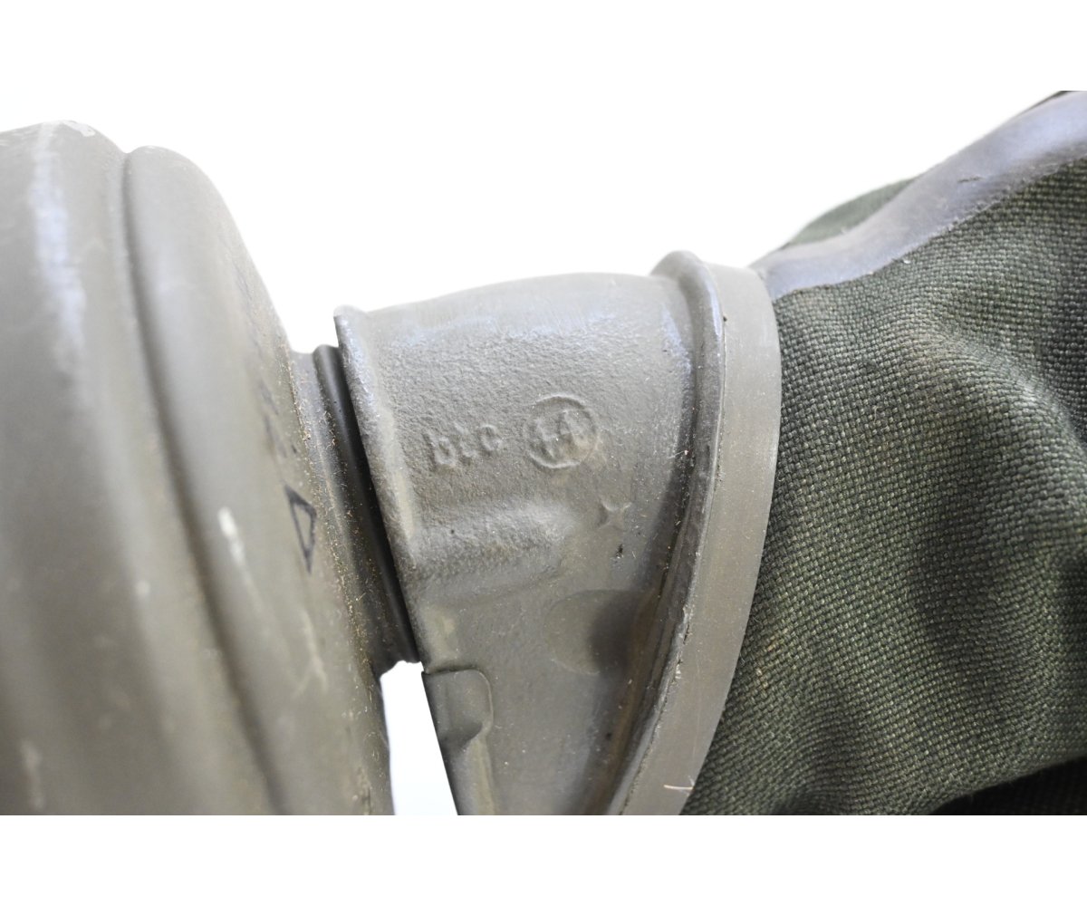 Mint Luftschutz Gasmask 1944 — image 2